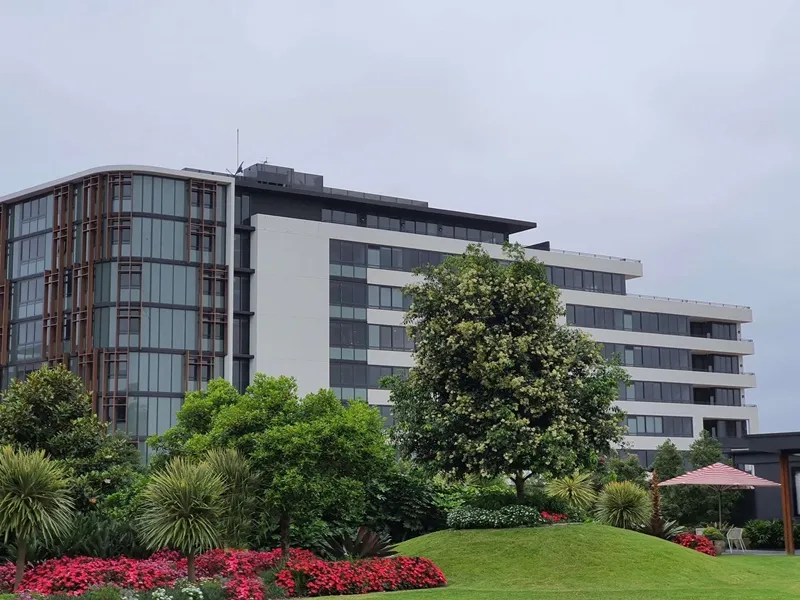 Quality fresh one bedroom with study apartment in Melrose Park