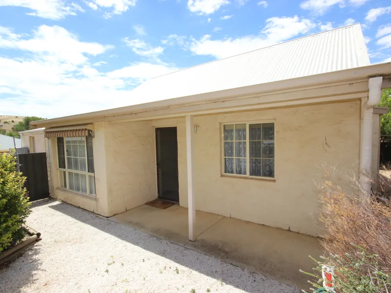 IMMACULATE BRIGHT and AIRY 2 BEDROOM UNIT  - VALUABLE PRIVATE ACCESS