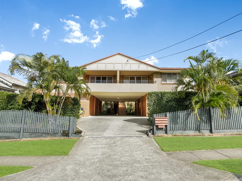 Top floor apartment with city views