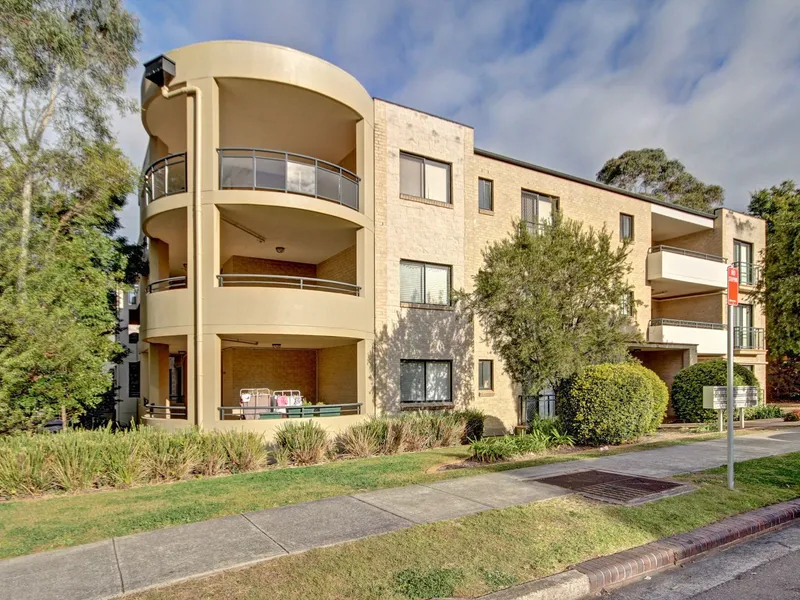 The essence of Easy Living with a Fantastic Location!