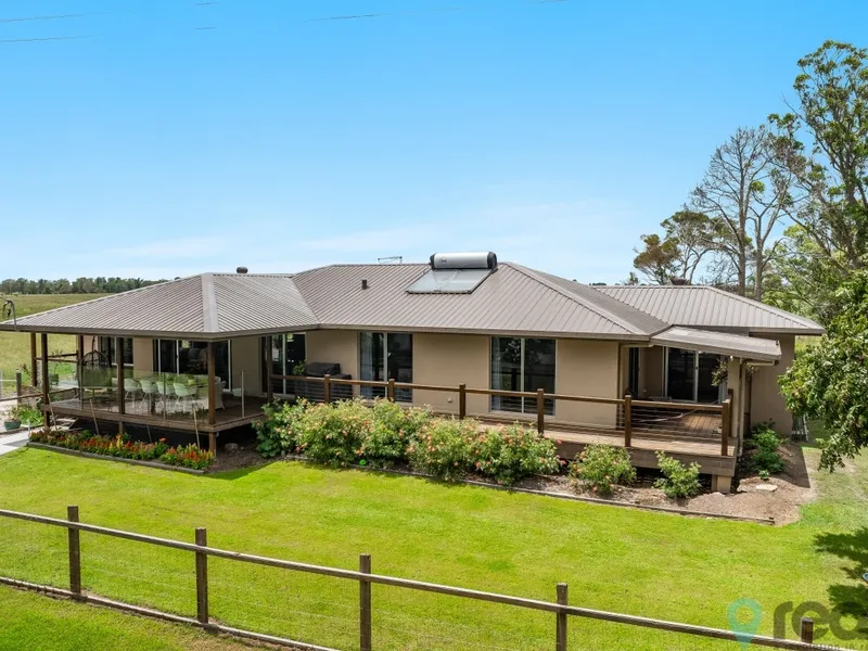 🌿 Your Dream Retreat Awaits! 🏡