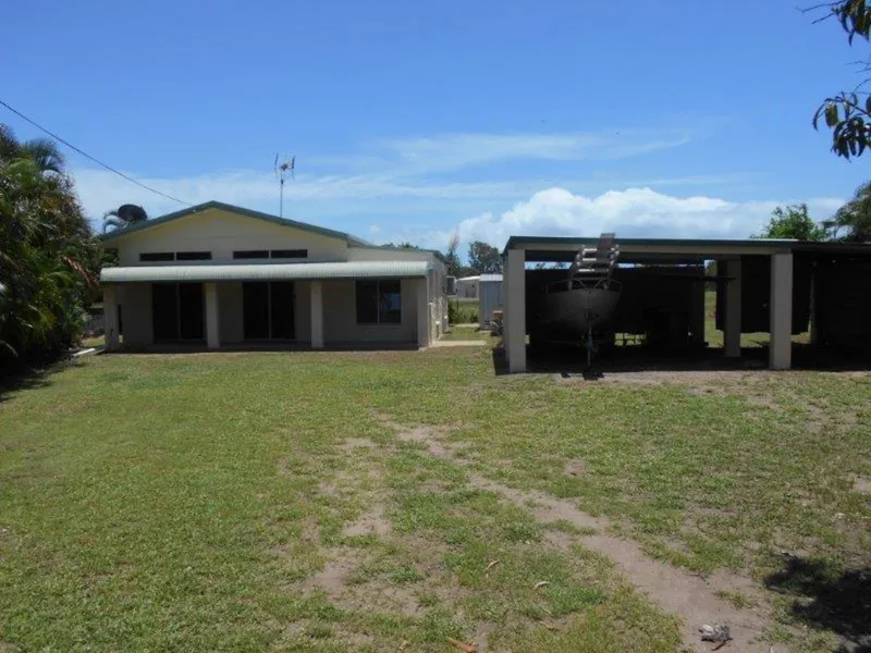 LOWSET BLOCK HOME WITH 3 BAY CARPORT SHED !