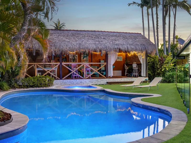 Perfect Entertainer's Retreat with Poolside Bliss