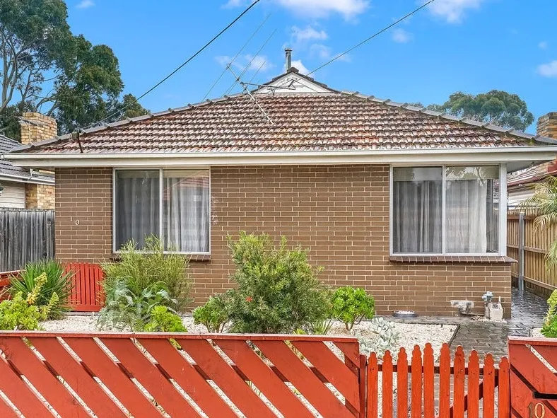 FURNISHED OR UNFURNISHED - THE CHOICE IS YOURS.