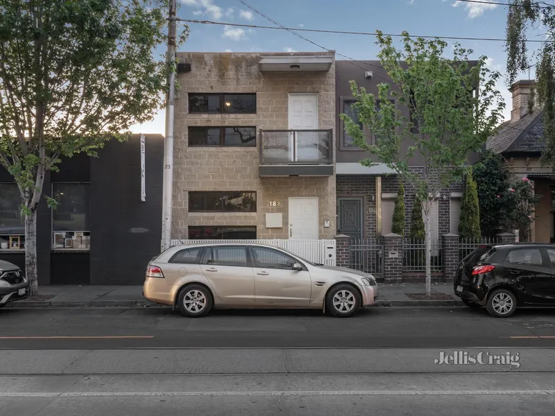 Entertainer’s retreat opposite Citizens Park