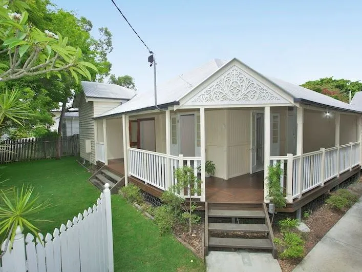 Stunning Queenslander in Prime Location