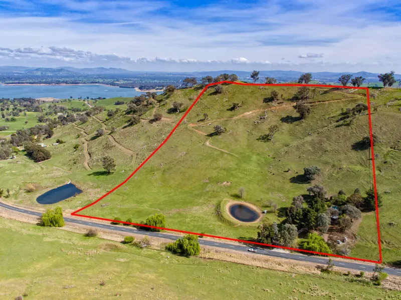 The Lake House:                                           9 Hectares* - 22 Acres*