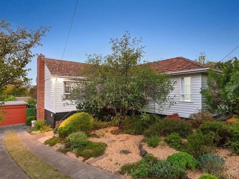Charming weatherboard with panoramic view.