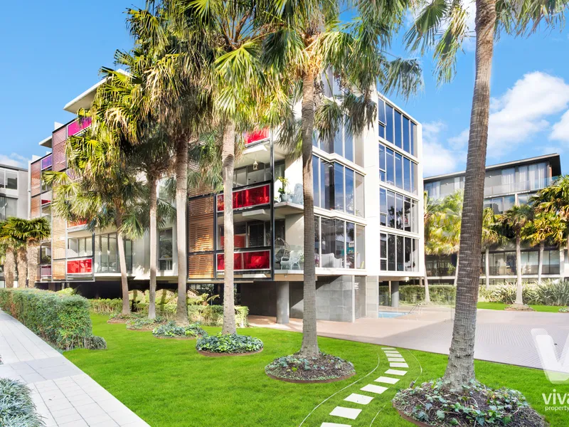 Luxurious Port Melb apartment just steps from the beach