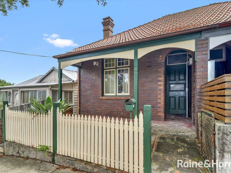 Pet Friendly Two Bedroom Semi - 2 WEEK FREE RENT