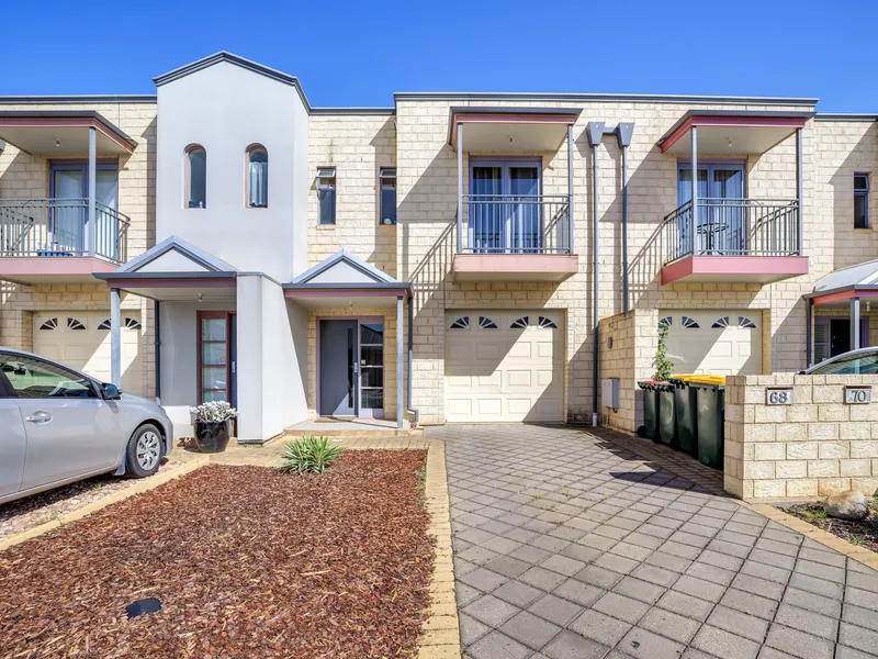 FANTASTIC LARGE TOWNHOUSE