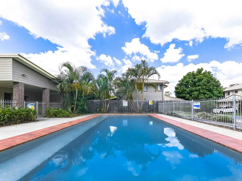 MORDEN TOWNHOUSE+GREAT TENANTS + AMAZING COMPLEX!