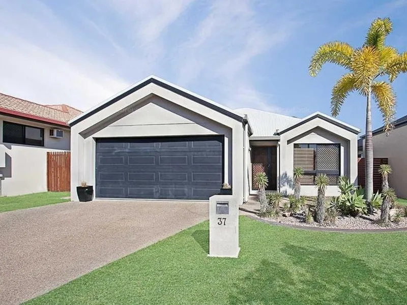 Great Location in Douglas!