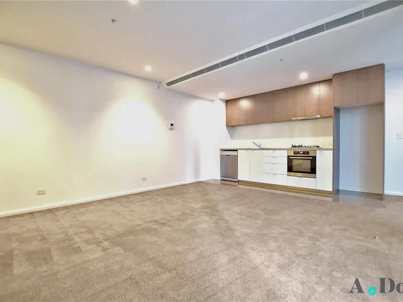 Southbank Grand: Spacious Two Bedroom Apartment in A Fantastic Location!