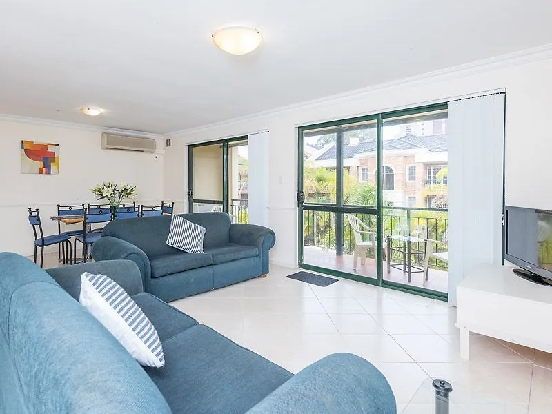 East Perth, 3x2 Fully Furnished & Equiped - Walk to CBD & on free bus route