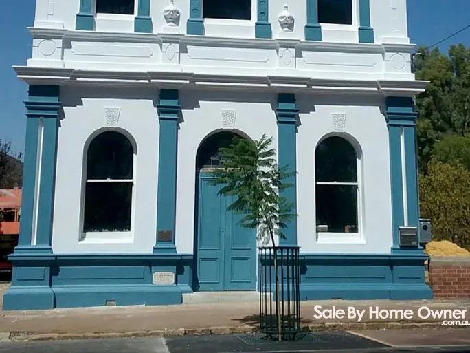 Warehouse living in Old Masonic Hall