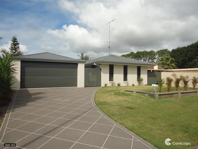 FOUR BEDROOM FAMILY HOME WITH POOL