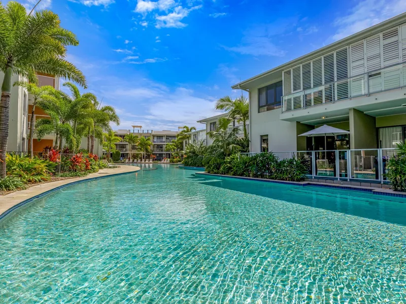 BEACHSIDE ABODE BECKONS!