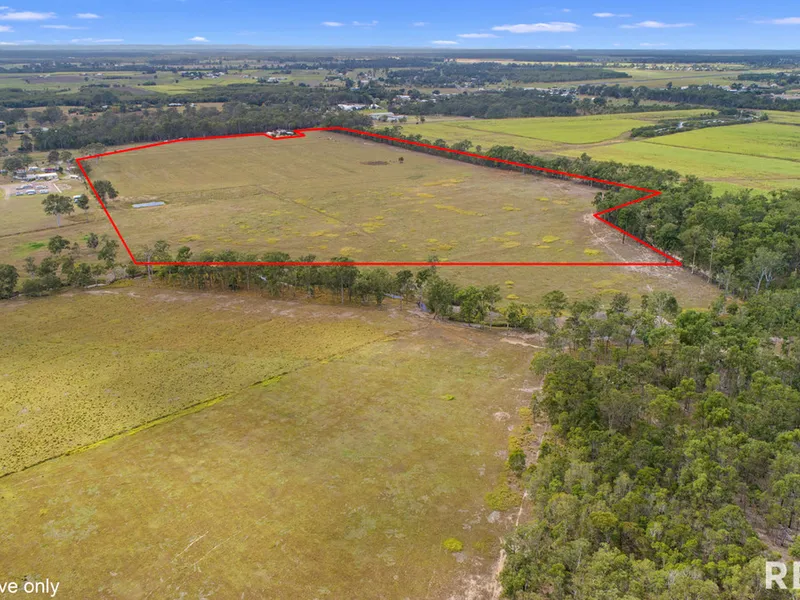 Large Acreage – Close to Town
