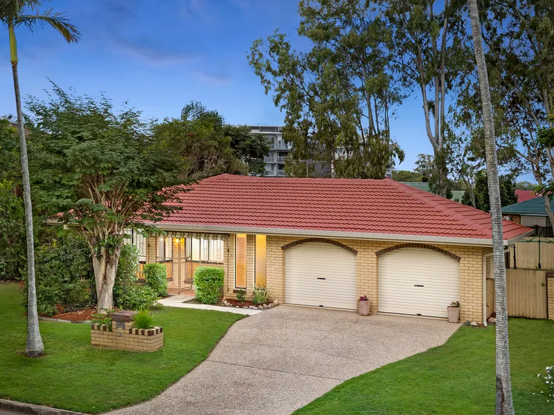 CLASSIC SINGLE LEVEL IN A LOCATION TO CHERISH!