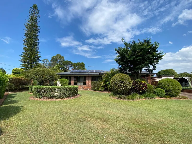 STUNNING 4 BEDROOM HOME WITH POOL!!!