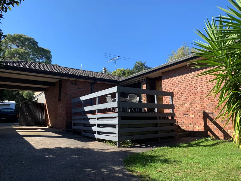 COUNTRY LIVING IN THE HEART OF TOWN