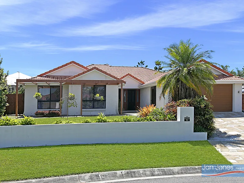 HALLMARK HOME/4 BEDS + STUDY