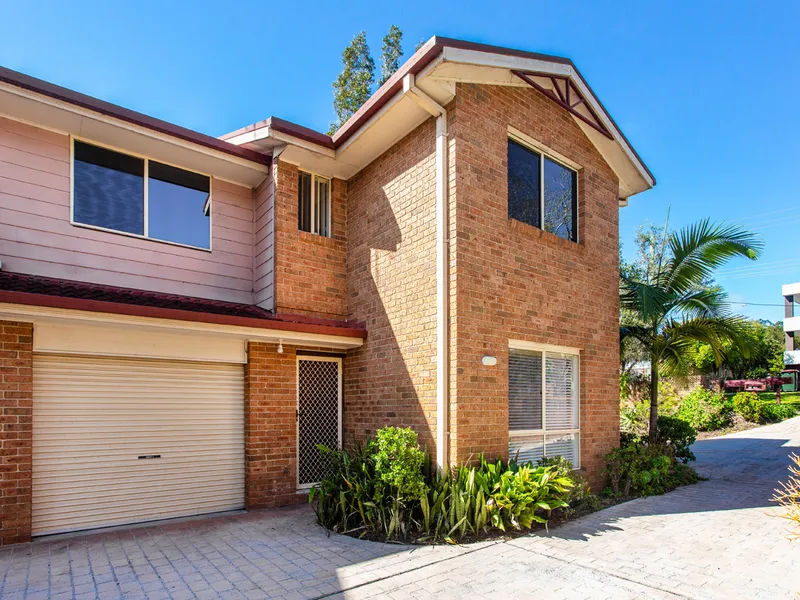 Light & Bright Townhouse in Beautiful Location