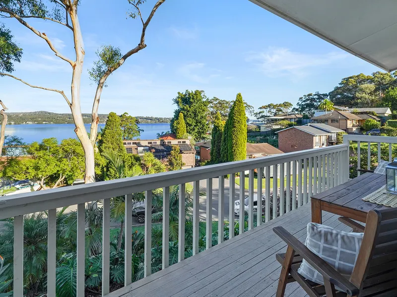 Panoramic lake views, walk to lakefront