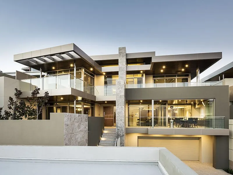 MAGNIFICENT RESIDENCE IN LUXURY RIVERFRONT LOCALE