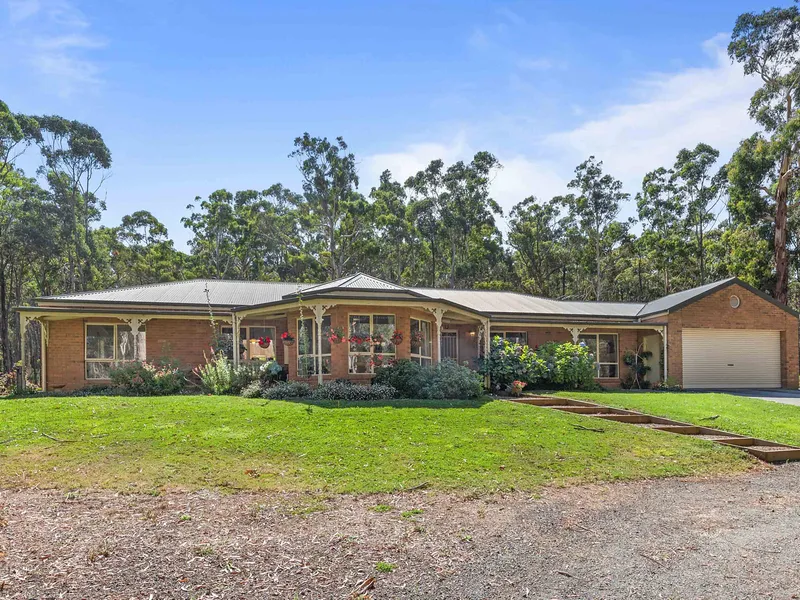 Immaculate Family Home In Tranquil Setting 