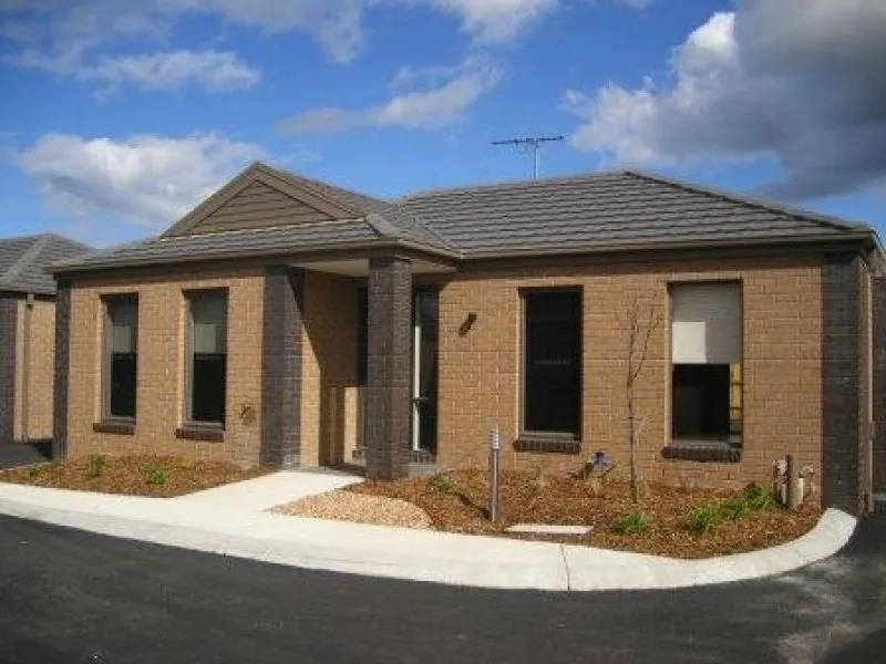 Modern Villa Unit within quiet estate
