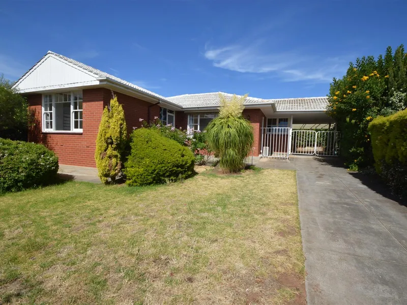 3 bedroom garden home close to South Port Beach