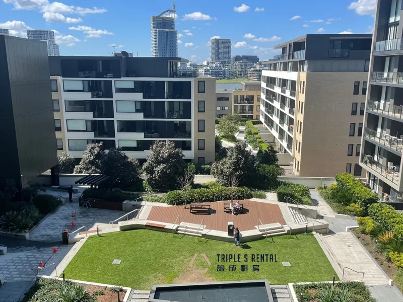 East-Facing&Timber Floor Ungrade& Water&Garden View& Quiet& Nearly new condition& Unfurnished