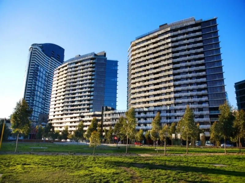 FULLY FURNISHED Spacious One Bedroom in Docklands