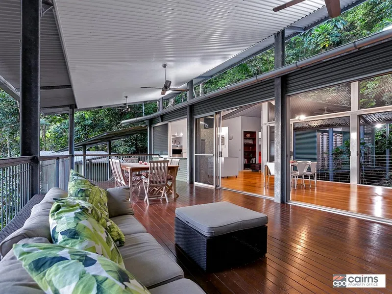 MAGNIFICENT WORLD CLASS ARCHITECTURE AT ONE WITH BEAUTIFUL RAINFOREST SETTING 4BR, STUDY + SEP GUEST QUARTERS