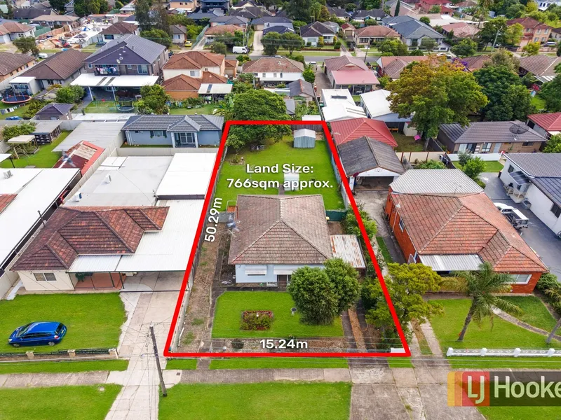 Original Cottage with Incredible Potential Huge Block - 766sqm