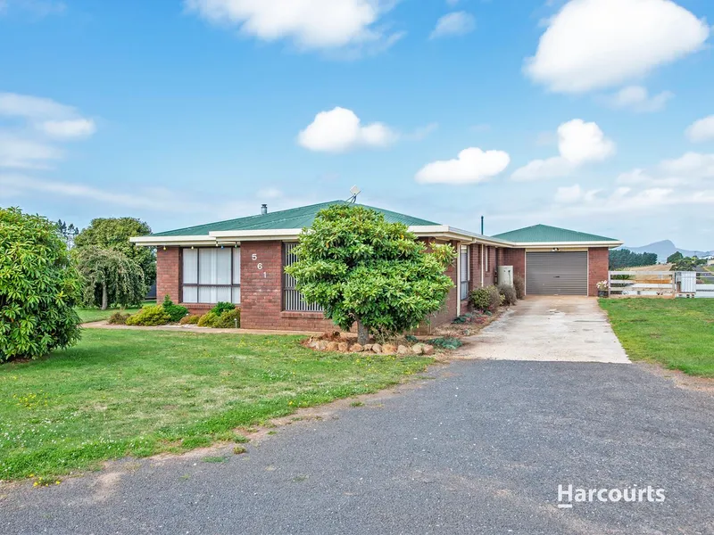 Lifestyle Acreage Minutes from Town