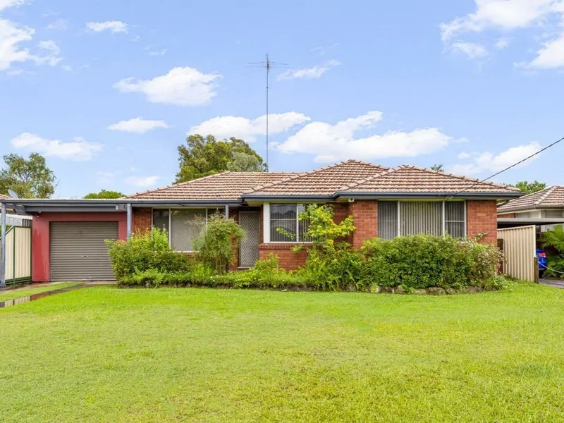 Charming 3-Bedroom Family Home with Fresh Paint Throughout, Backing onto Darling Street Park