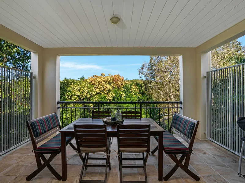 Top Quality 3 B/R 2 Bath Townhouse in Highly Sought Upmarket Complex with Quality Facilities & so Close to All Gold Coast Amenities