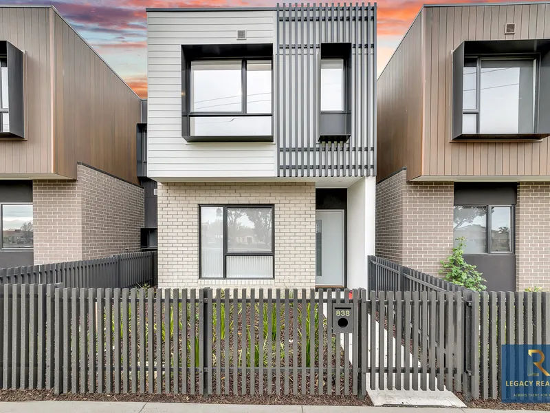 LOVELY HOME IN CONVENIENT LOCATION!