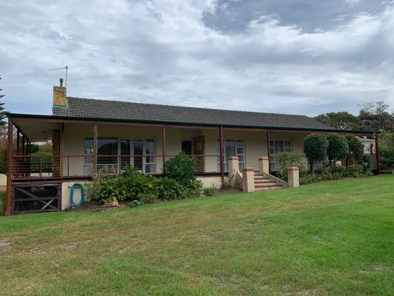 IMPRESSIVE FAMILY HOME IN SOUGHT AFTER MIRA MAR!!