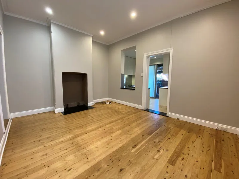 STYLISH LIVING IN THE HEART OF NEWTOWN (all bills included)
