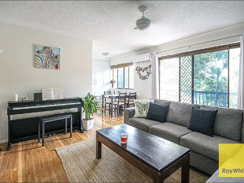 Stylish Unit in Highly Sought Location