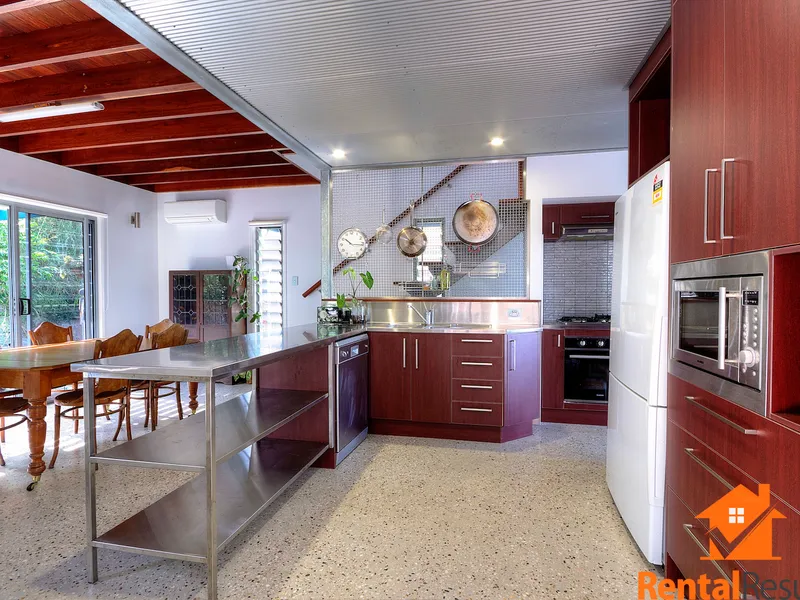 Contemporary Living in a Desirable Location!