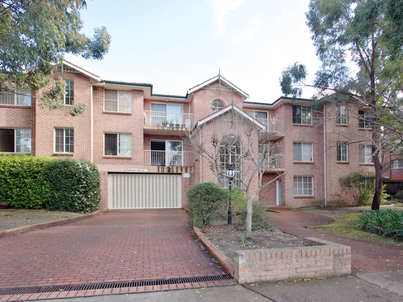 MODERN IN SECURE COMPLEX WITH GARAGE