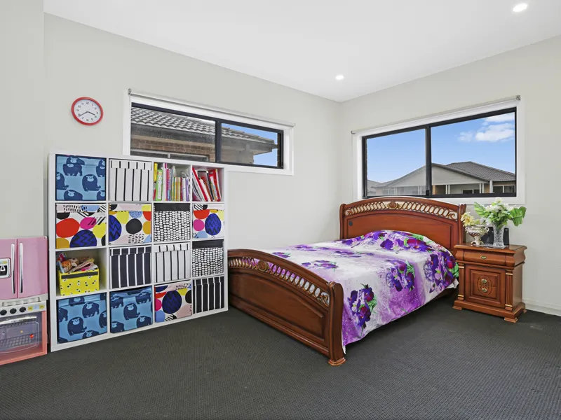 NEAR BRAND NEW!! SELECTIVE SCHOOL ZONE!! CLOSE TO ALL AMENITIES !! 