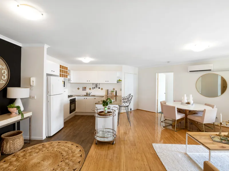Rare 156sqm top floor apartment with a massive all-weather terrace