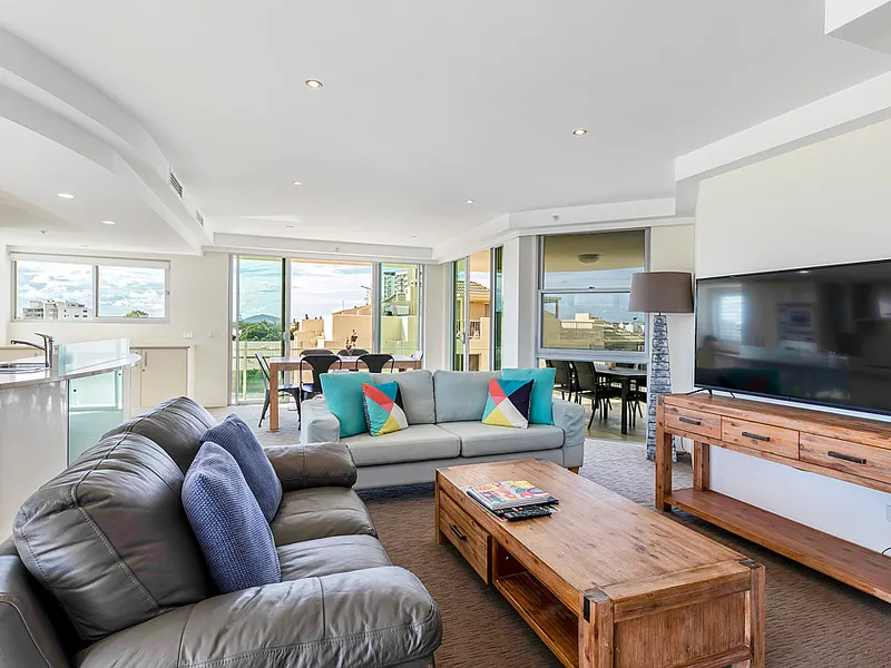 3RD FLOOR - NORTH FACING COTTON TREE 3 BEDDER!