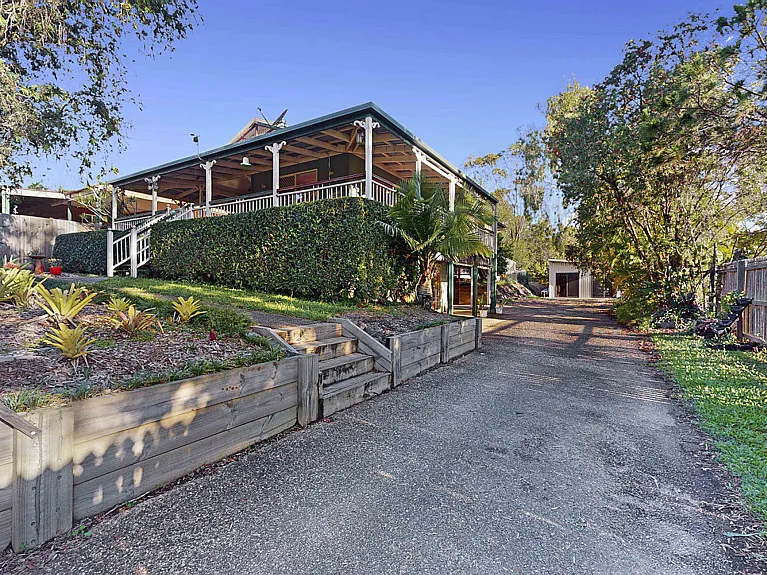 Beautiful Queenslander on 1/4 Acre